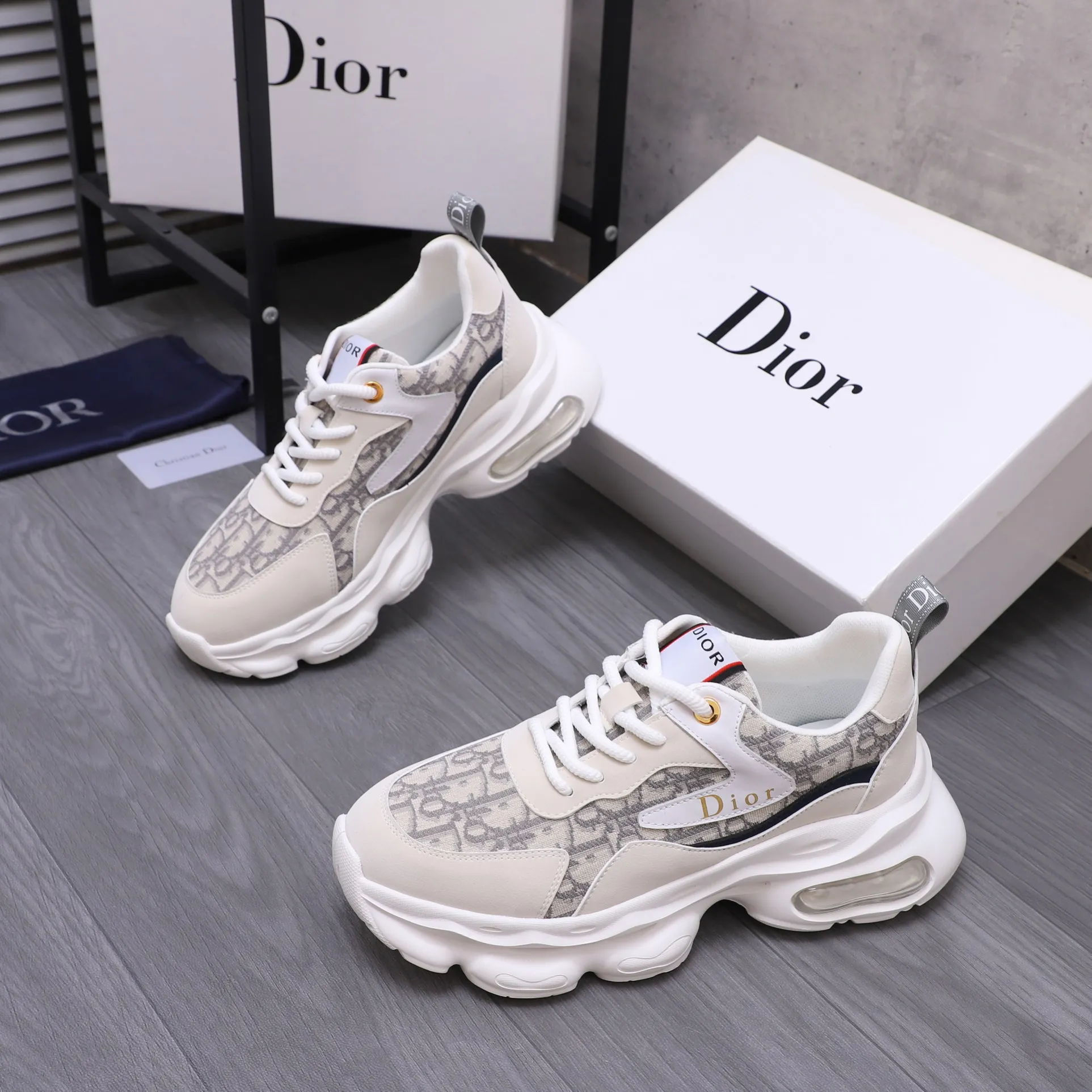Men's shoes 💰p460 Product trademark: Dior "Dior" casual lace-up men's shoes Regular size: 38-44 Product materials: Selected classic woven pattern stitching cowhide upper, breathable mesh lining, cowhide insole, rubber outsole